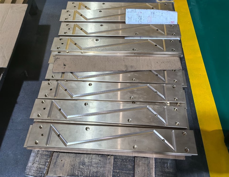 Piastre di rivestimento in metallo bronzo con lavorazione di precisione per parti industriali in metallo