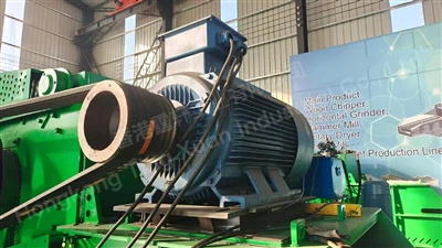 Potenza e precisione: la nostra macchina cippatrice a martelli si dirige in T...